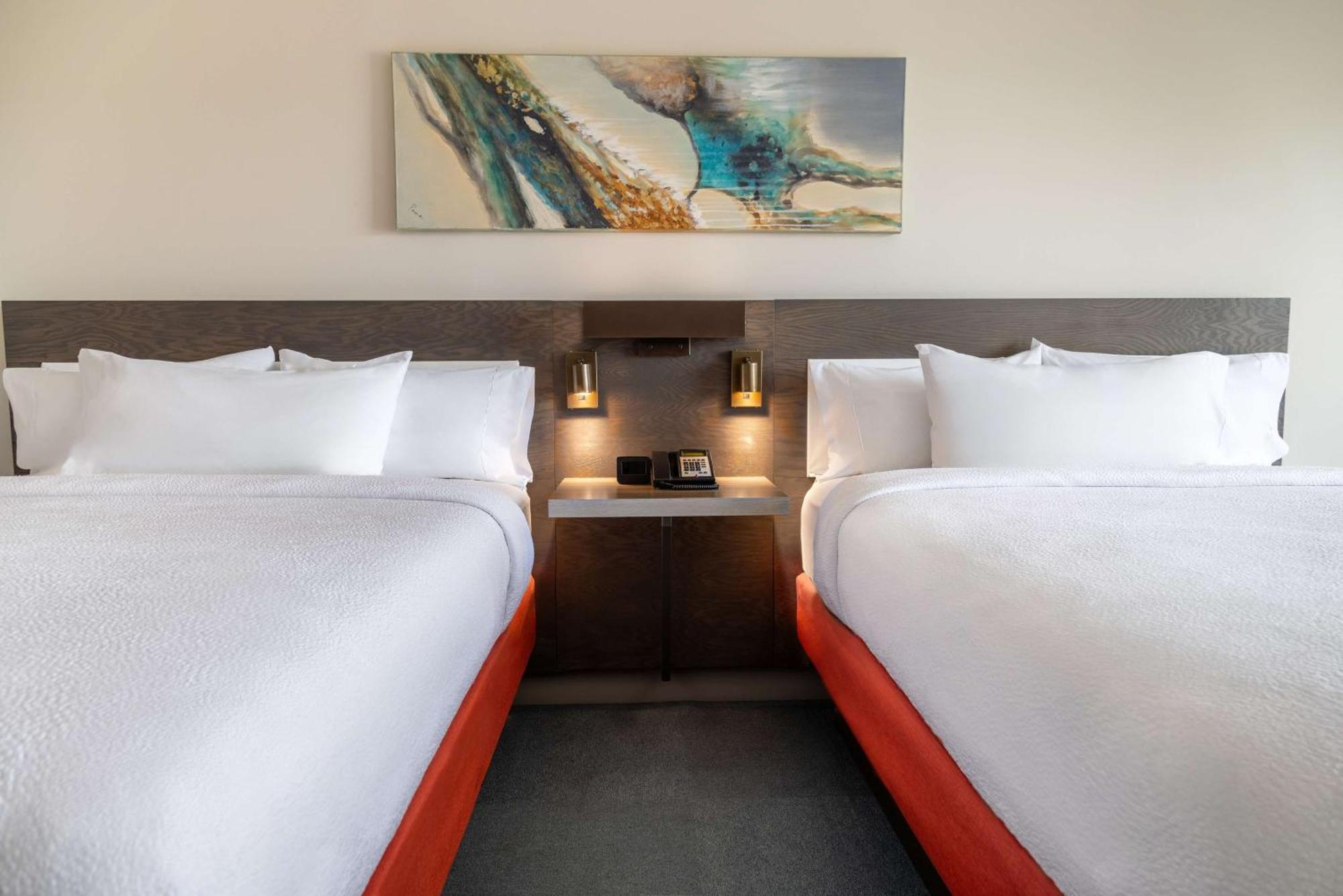 Hilton Garden Hotel 3*