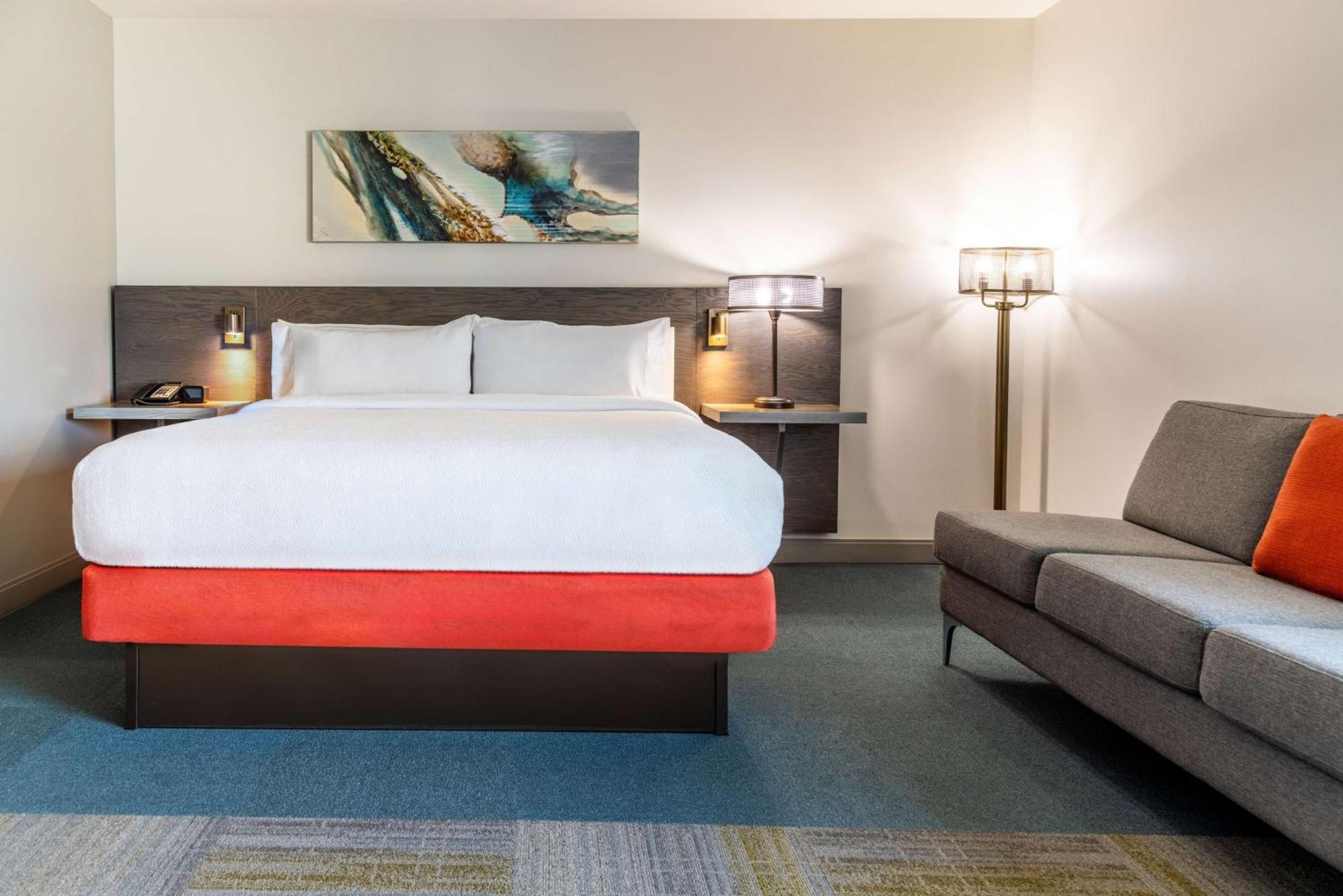 Hilton Garden Hotel 3*